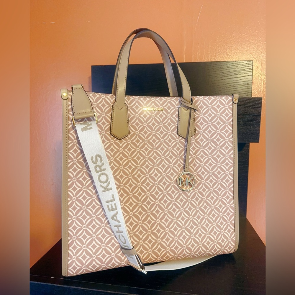 Michael Kors MAPLE CAMEL MULTI KEMPNER NS Tote Bag Large wide Logo strap NWT$428